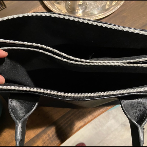 Kenneth Cole Reaction - Arbol Dome Satchel - Picture 4 of 5